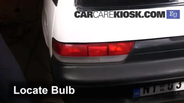 2002 Suzuki Swift GLS 1.0L 3 Cyl. Éclairage Feux de marche arrière (remplacer une ampoule)